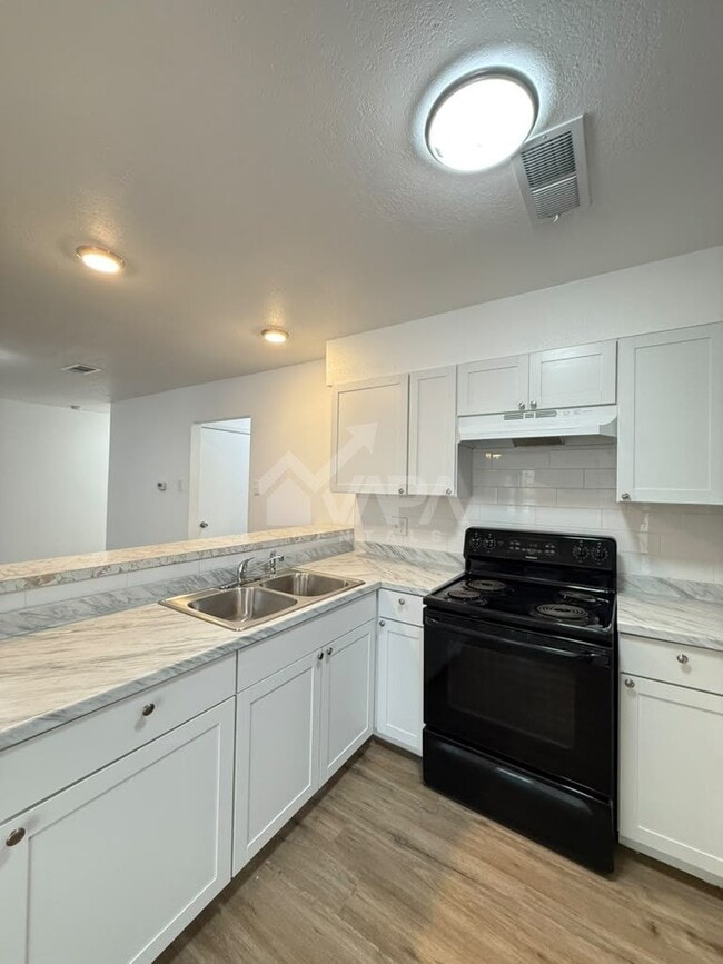 Photo - 415 Solar Dr