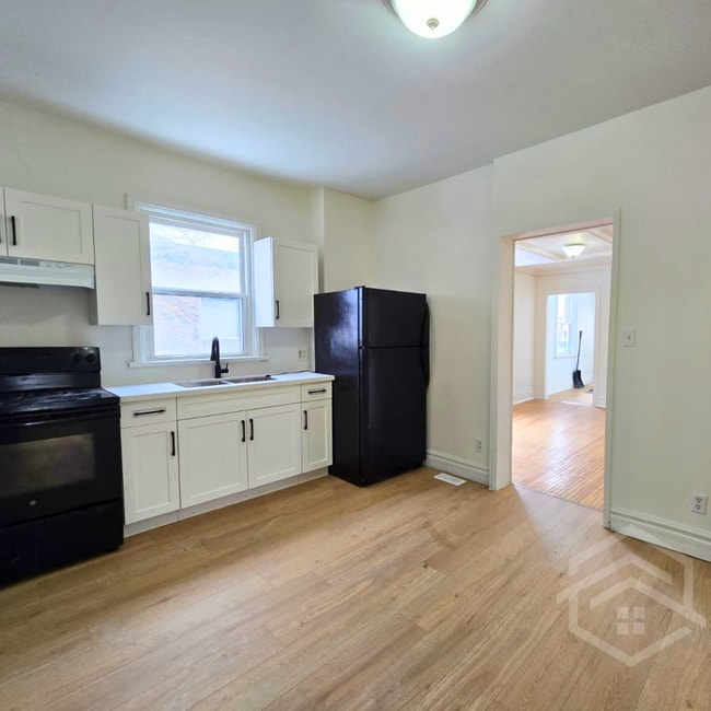 Photo - 2-Bedroom Main Floor Unit in London!! Unité 1