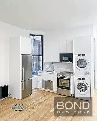 Building Photo - 225 E 14th St Rental