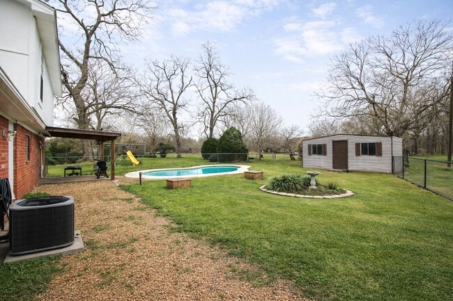 Building Photo - 1310 S Caney Trails Dr