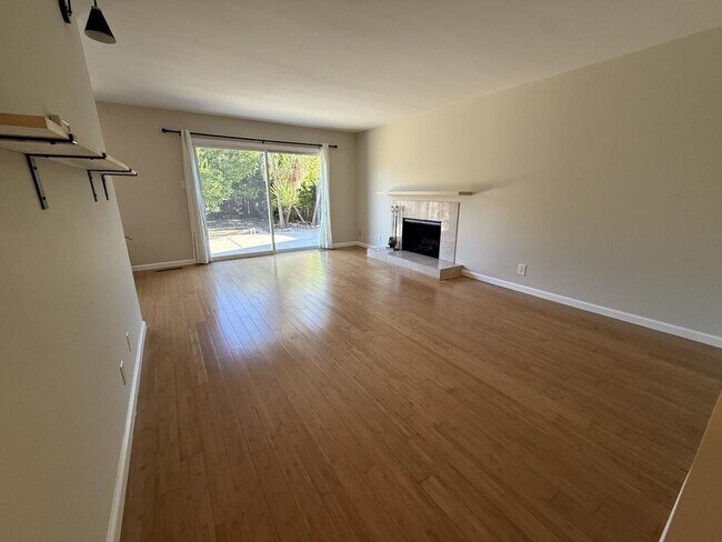 Photo - 827 Comet Dr