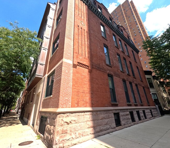 Building Photo - 851 N La Salle Dr Unit 1S Rental