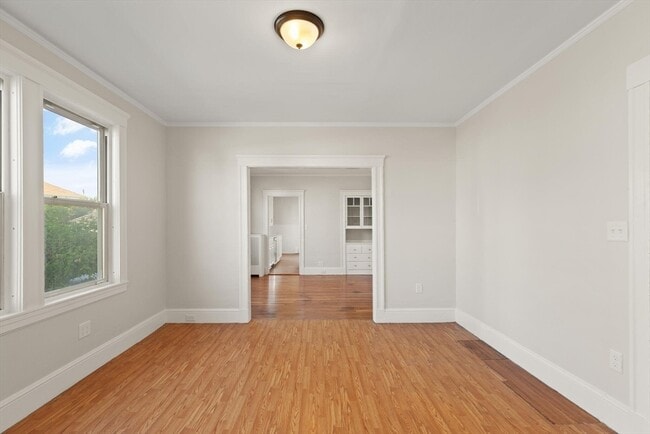 Building Photo - 13 Raymond Rd Unit e # 1 Rental