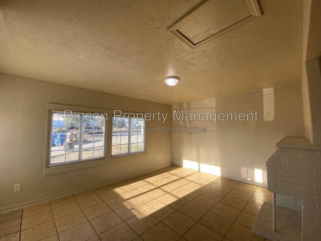 752 W Main St