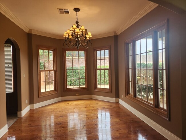 Photo - Large 4 Bed 3 Bath Brick Home