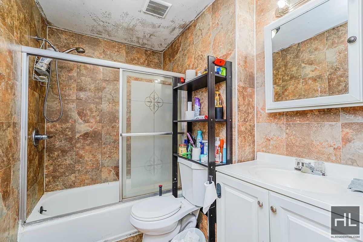 Photo - Bay Street Unit 587