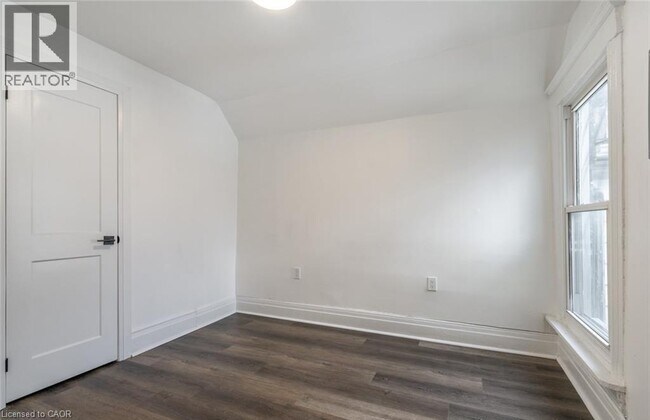 Photo - 198 Sherman Ave N