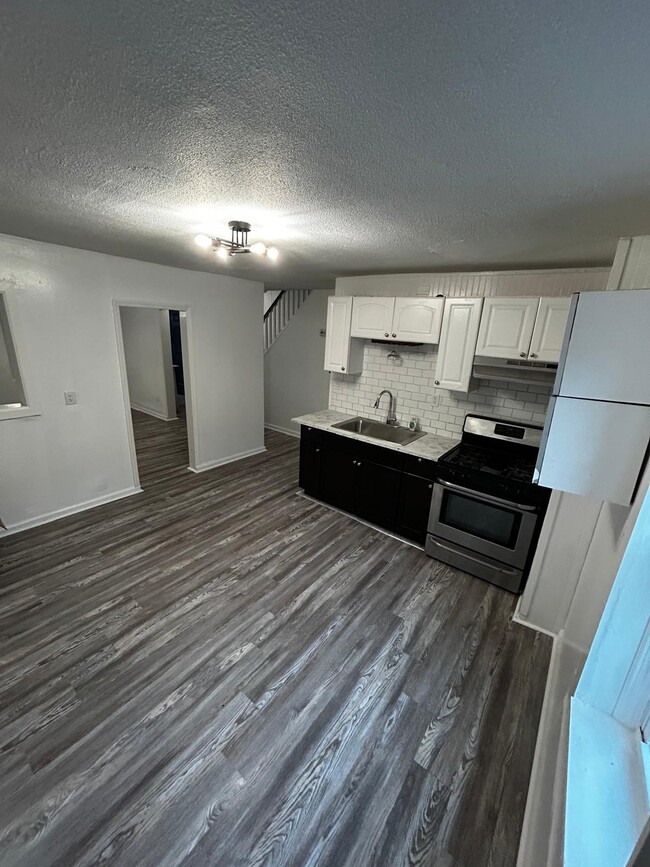 kichen - 656 Georgia Ave Unit 1