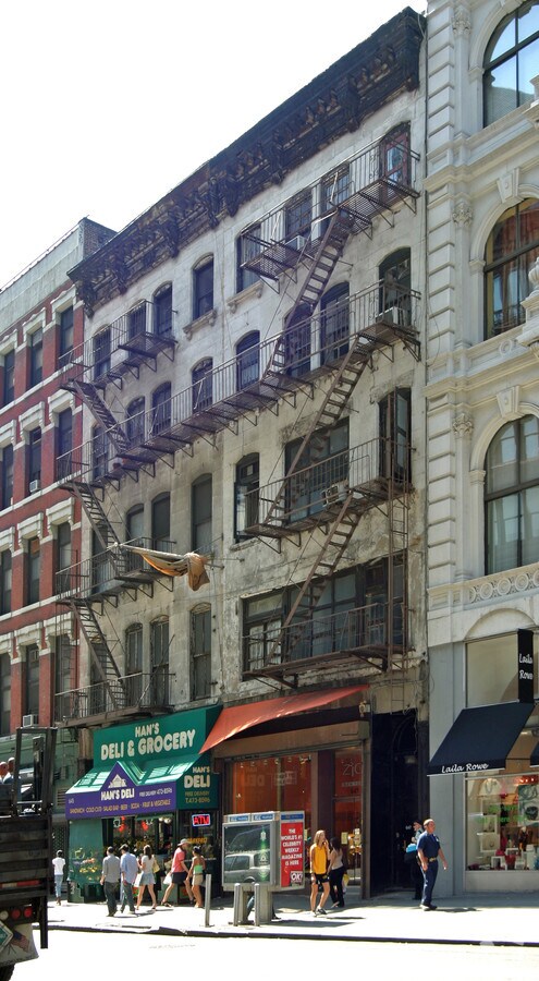 Primary Photo - 647 Broadway Apartments