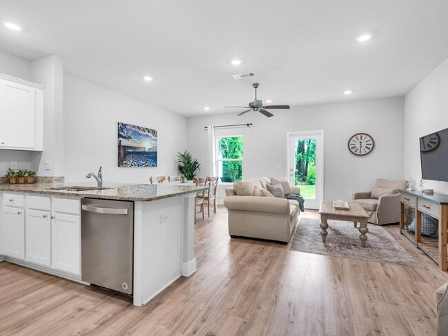 Brand New Furnished Townhome located just ... - Brand New Furnished Townhome located just ...