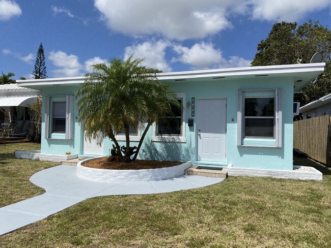 Building Photo - 926 N 16th Ave Rental