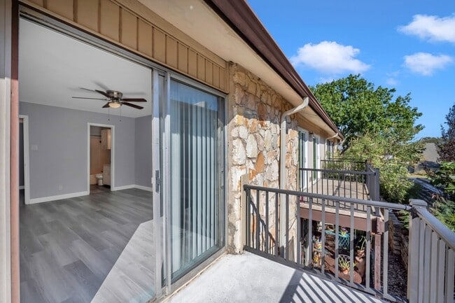Photo - 1206 Hi Stirrup Unit 305