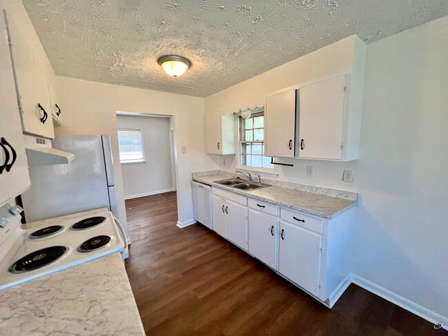 Photo - 2209 Macy Ave