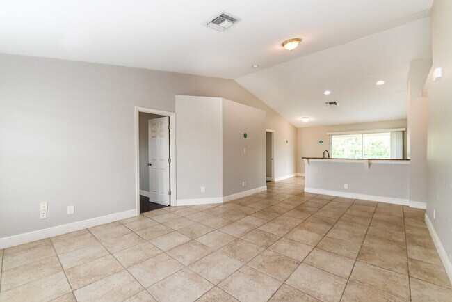 Photo - 845 SW 37th Ln