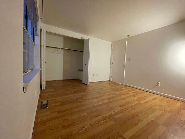 Photo - 1127 Providence Ct