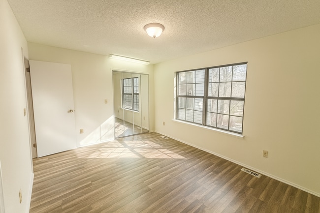 Photo - 2 Cheshire Dr