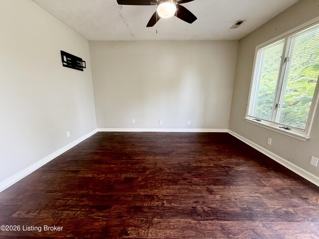 Photo - 821 Commerce St