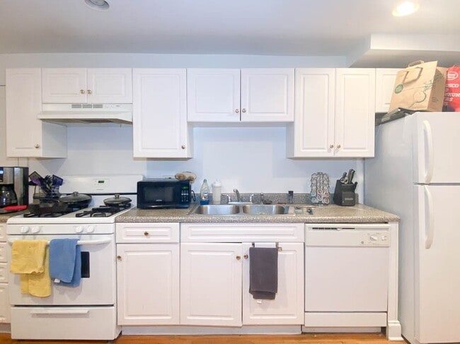 Photo - 922 W Addison St Unidad M03H