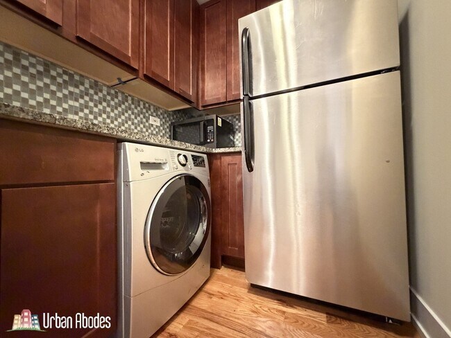 557 W Arlington Pl Unit A08C