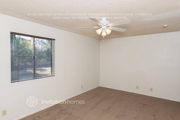 Photo - 1129 E Hampton Cir