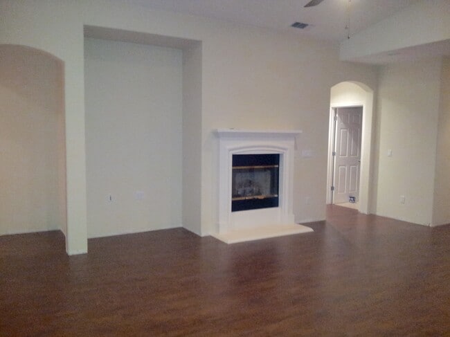 Photo - 1945 Glenveagh Ln