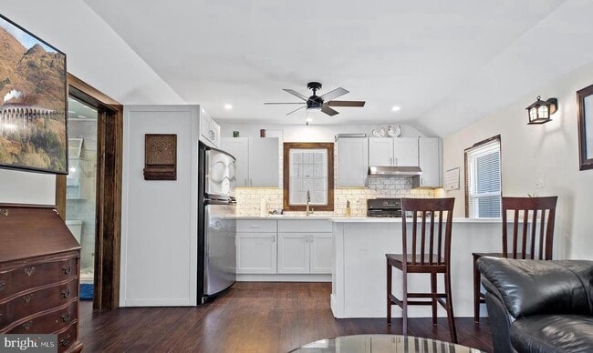 Photo - 380 Wheat Rd