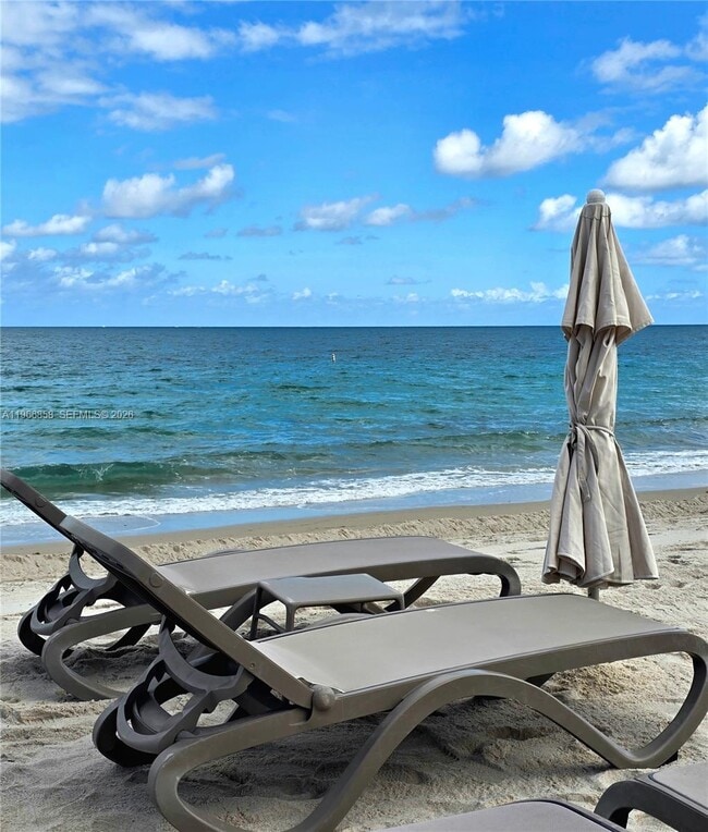 Building Photo - 10175 Collins Ave Unit 208