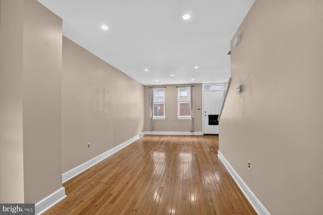 Photo - 2645 Bainbridge St