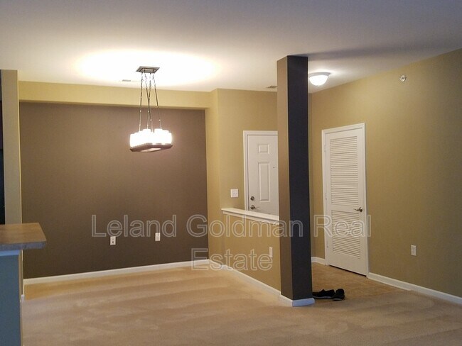 Photo - 912 Southmoor Dr Condo Unit #305