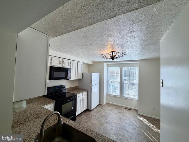 Building Photo - 6817 Ericka Ave