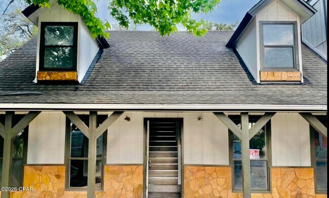 Photo - 1825 Watkins Ave