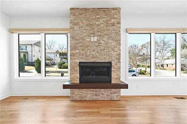 Photo - 669 E Ave NE