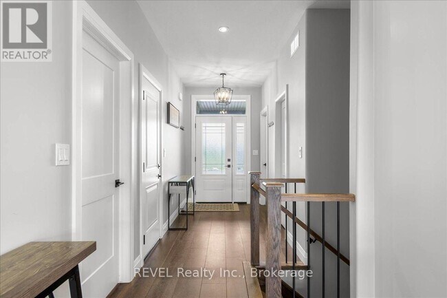Photo - 371 Argyle Ave