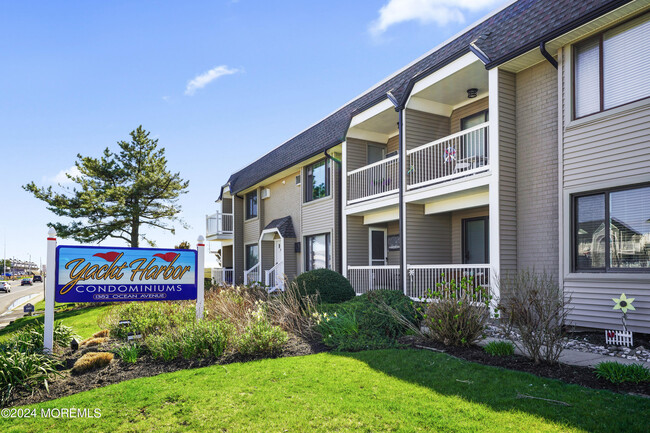 Building Photo - 1382 Ocean Ave Unit C-10 WINTER Rental