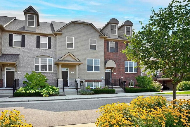 Building Photo - 863 Barclay Cir