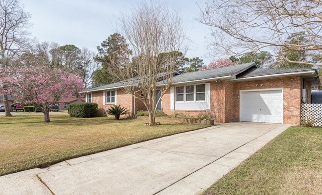 Building Photo - 30 Carson Dr