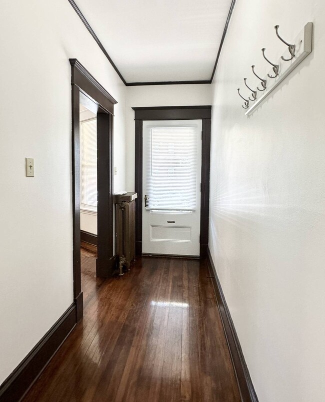 Building Photo - 423 Hamilton St Rental