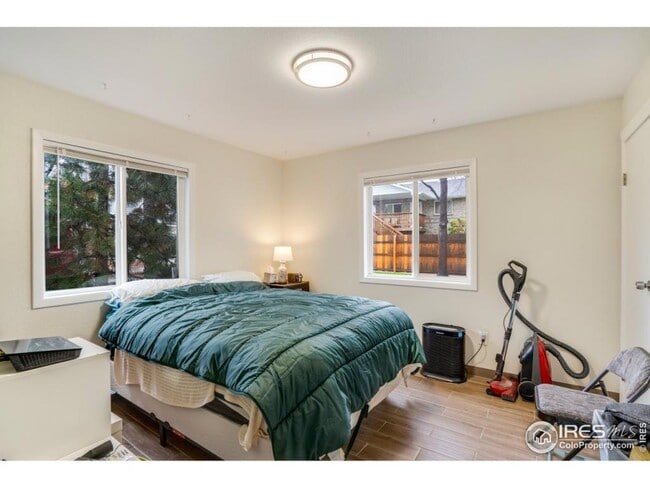 Photo - 1031 E 4th St