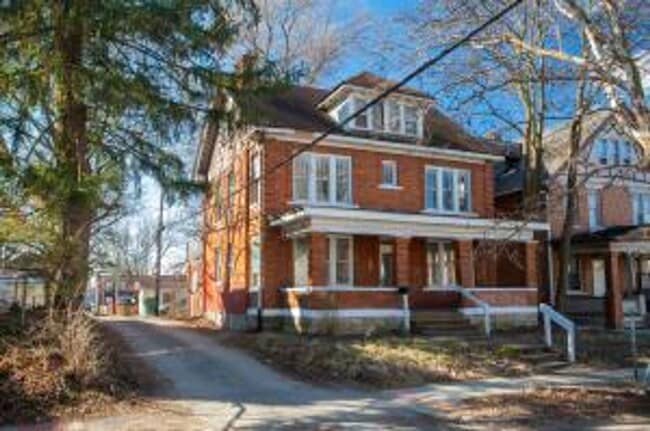 Huge Brick OSU Campus Single Family House! - Huge Brick OSU Campus Single Family House!