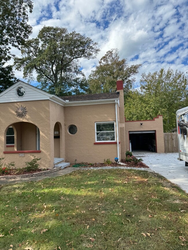 Photo - 9525 Sherwood Pl