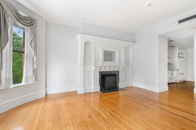 Photo - 403 Marlborough St Unit 4