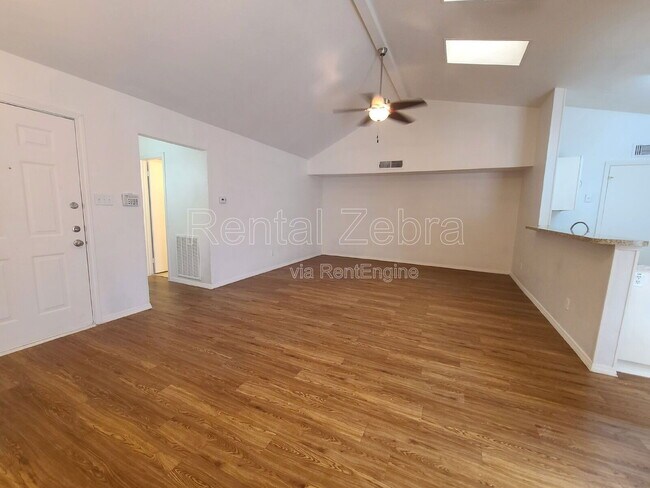 Photo - 4633 Carr St