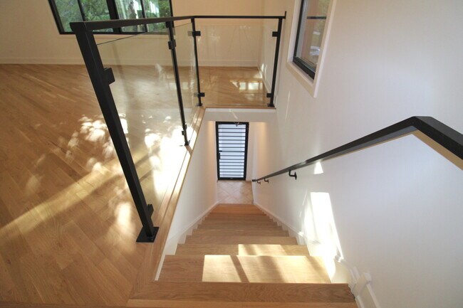 Photo - 933 N Ashland Ave Unit 2F