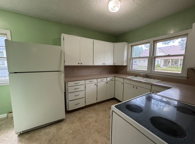 Photo - 1809 B Avenue