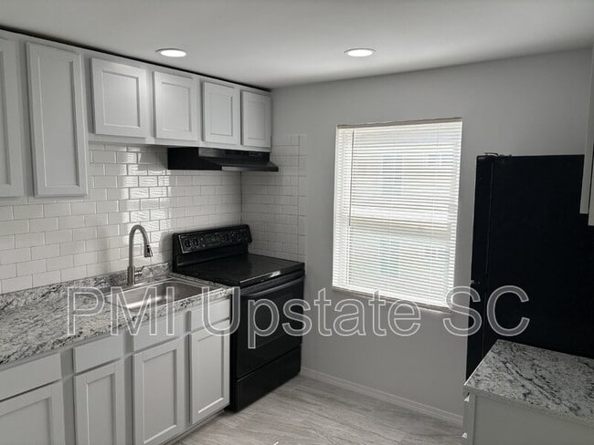 Building Photo - 201 Chandler Dr Unit Apt 16D