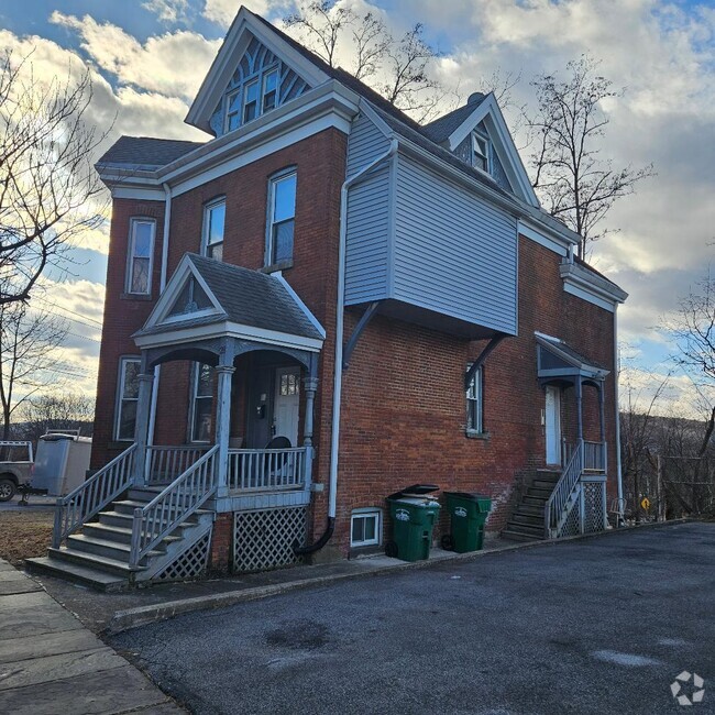 Building Photo - 28 S Clover St Unit 4 Rental