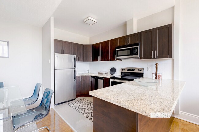 Photo - 77 Gerrard West