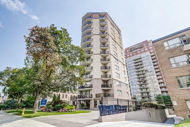 Building Photo - 171 Erskine Avenue