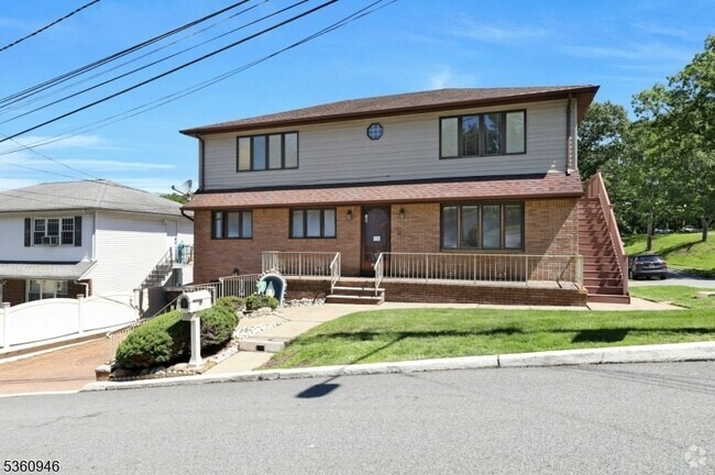 Building Photo - 178 Haverhill Ave Rental