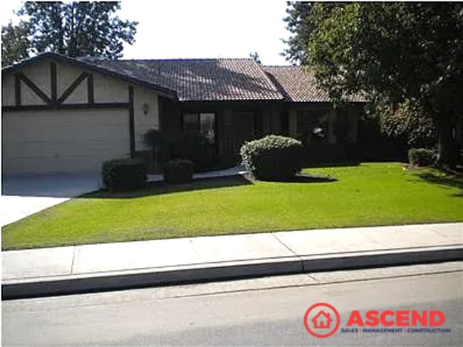 Building Photo - Cozy 3BD/2BA Home in Bakersfield's 93308 — Fireplace & Pets Welcome!